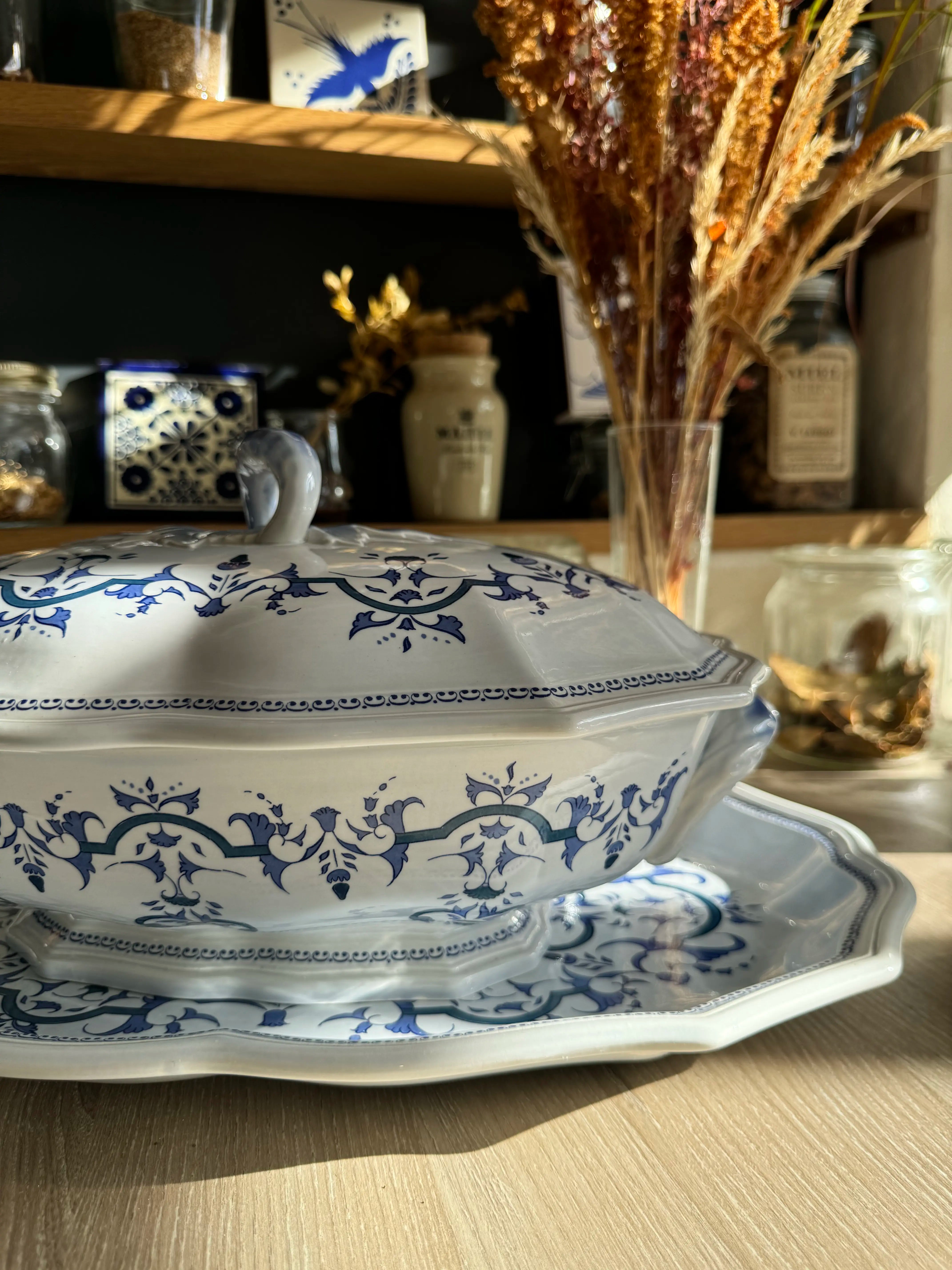 Soupière vintage en faïence bleue signée Ségur Salins France