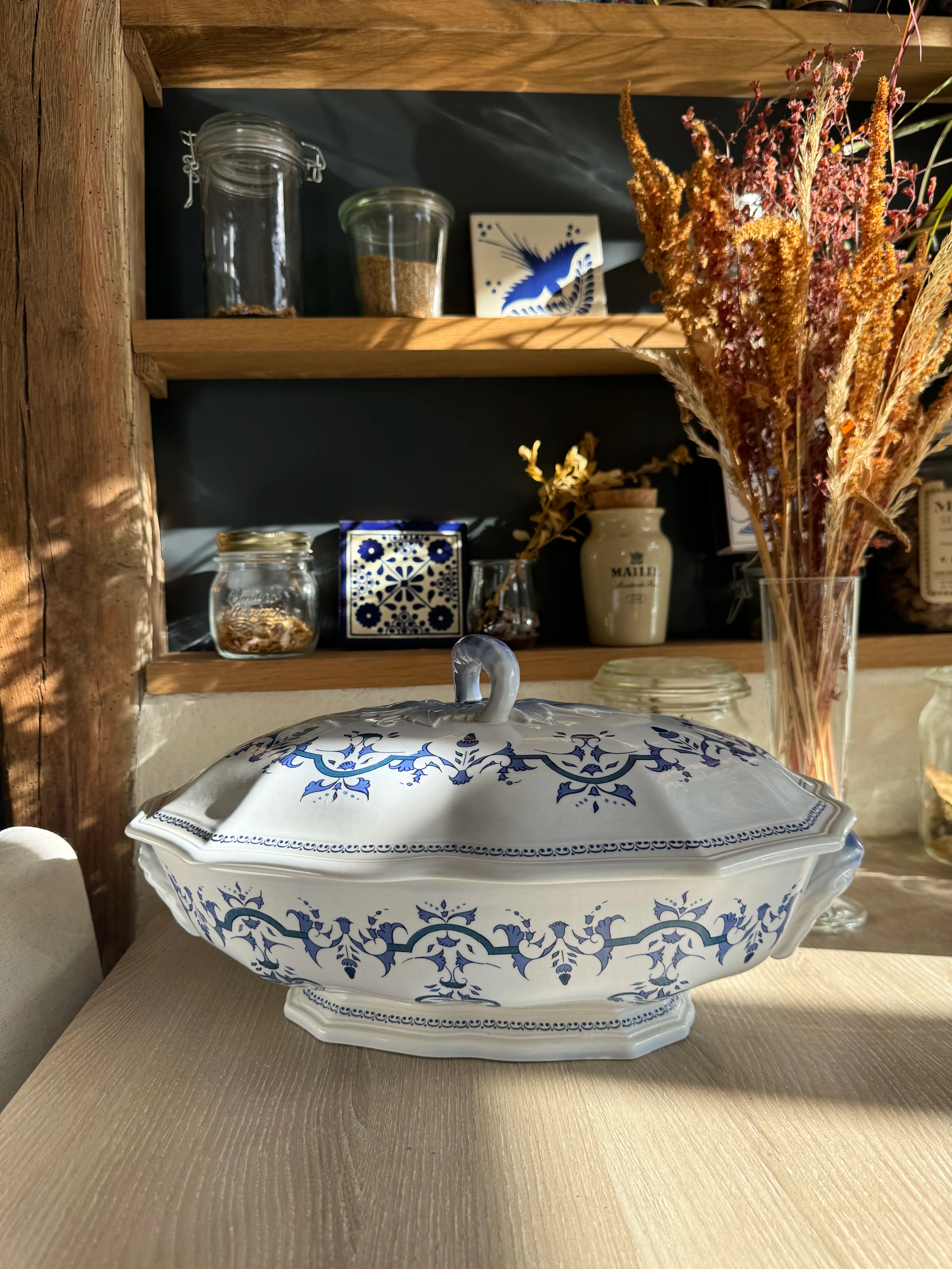 Soupière vintage en faïence bleue signée Ségur Salins France
