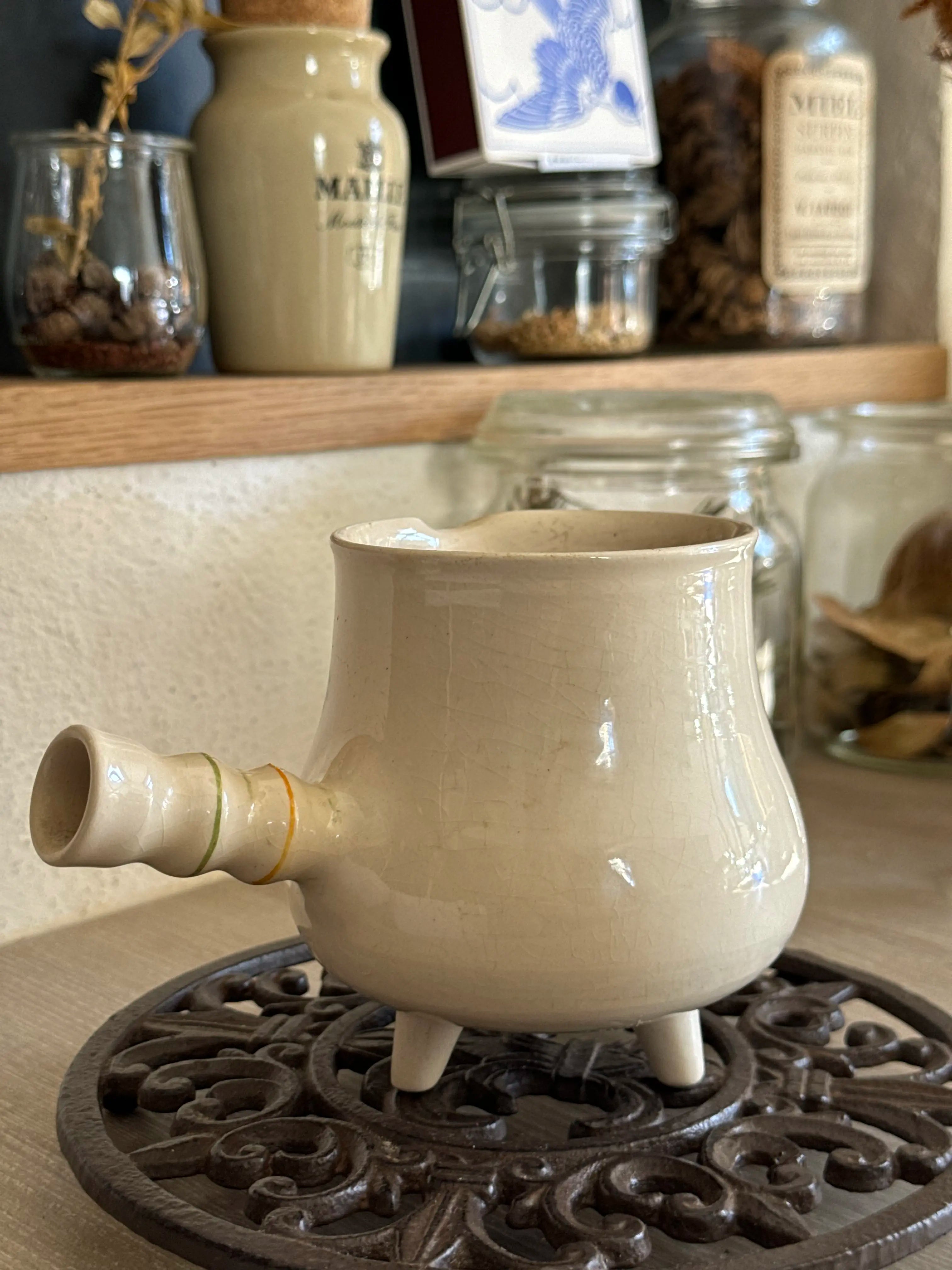 Pot à lait en faïence à décor floral