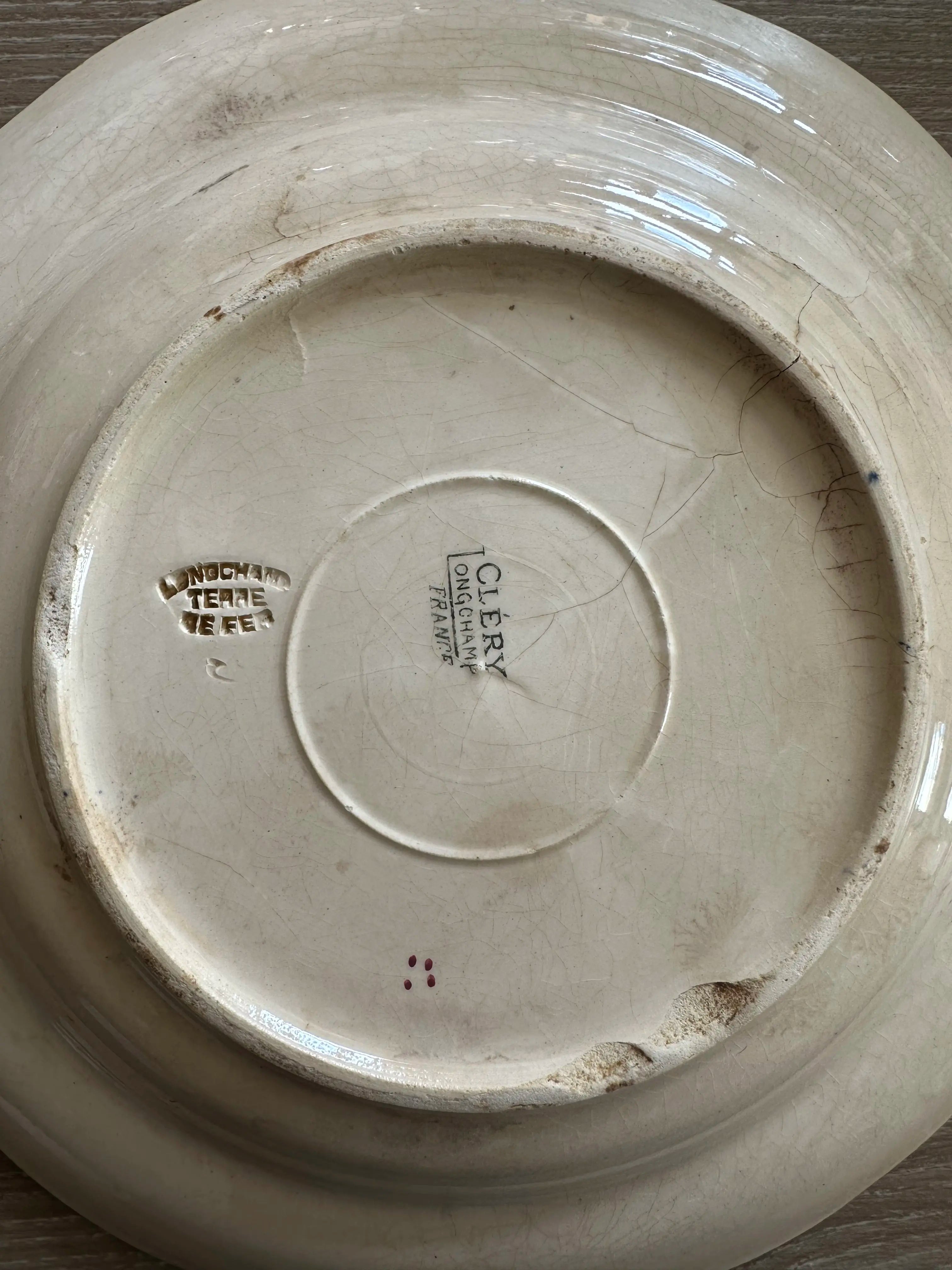 Plat ancien en faïence de Longchamp Terre de Fer - Modèle Cléry