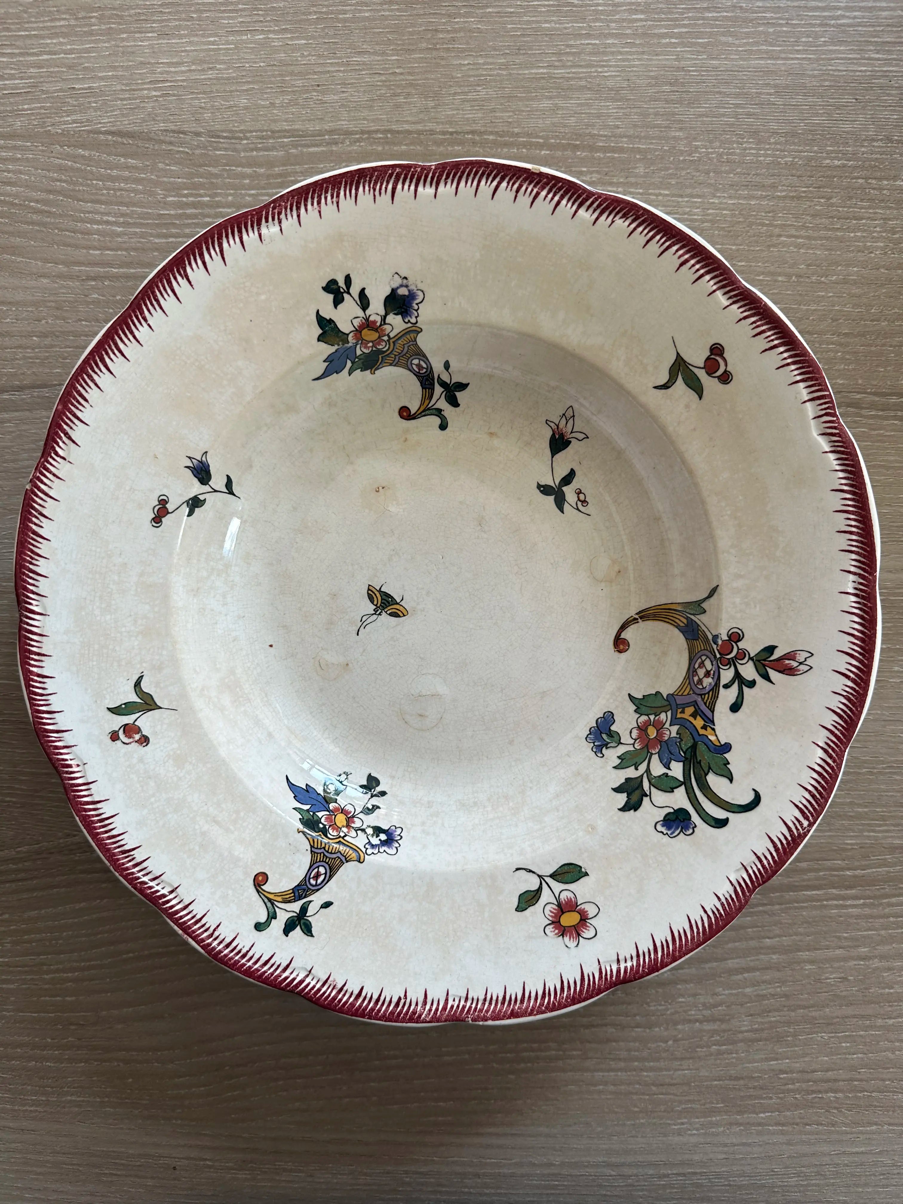 Plat creux en faïence - Saint-Amand & Hamages