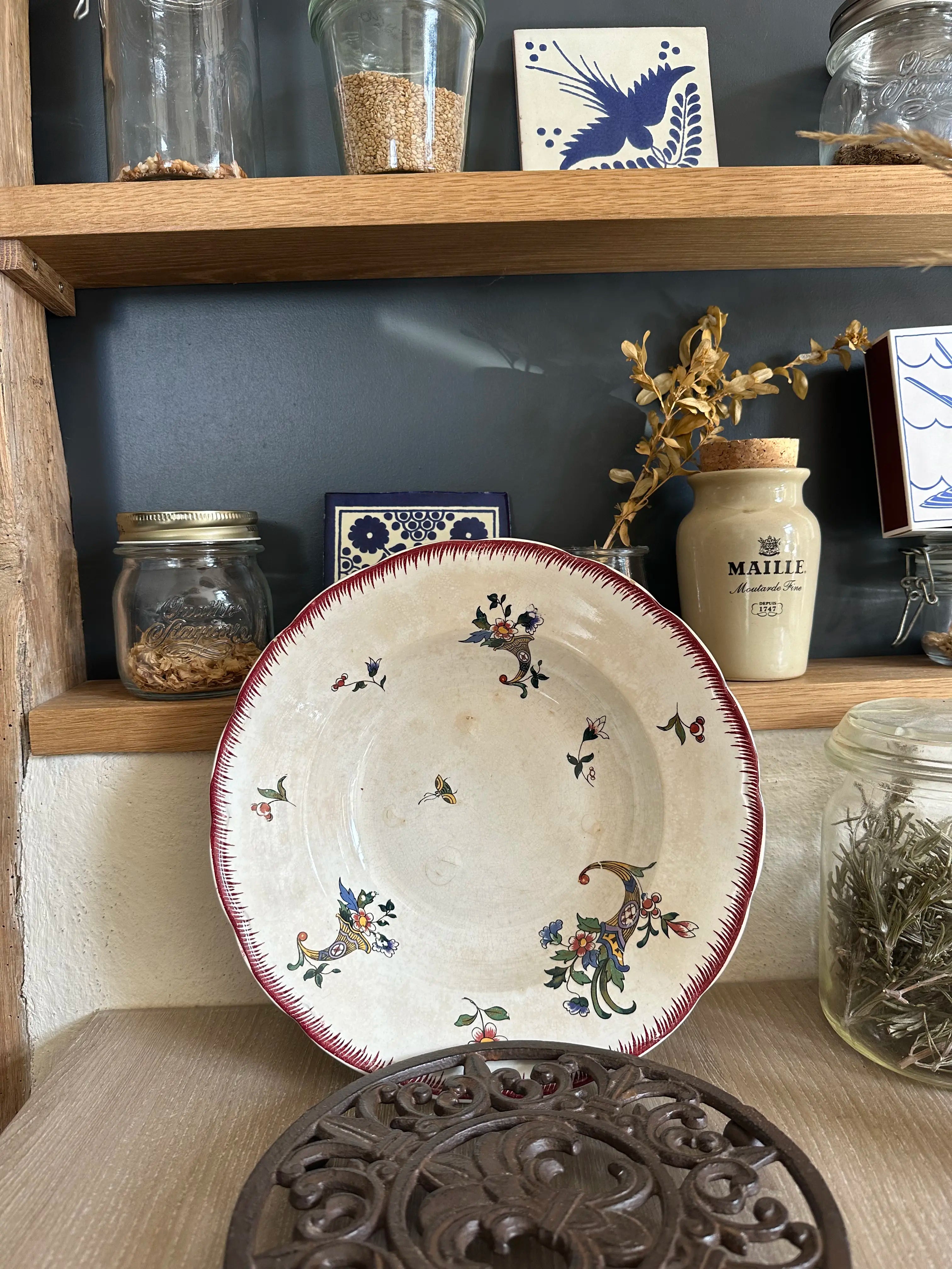 Plat creux en faïence - Saint-Amand & Hamages