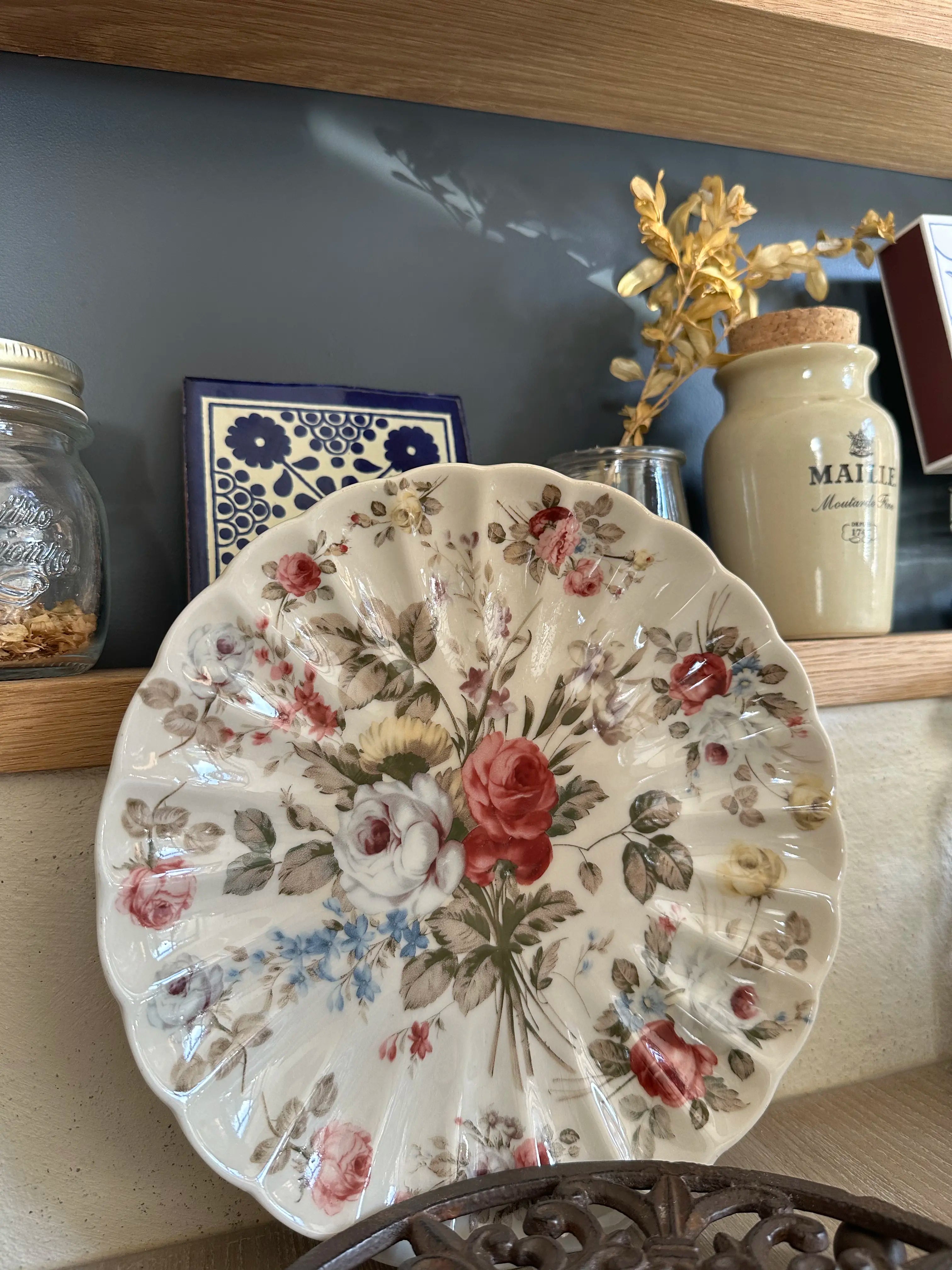 Assiette florale vintage en porcelaine Krömer