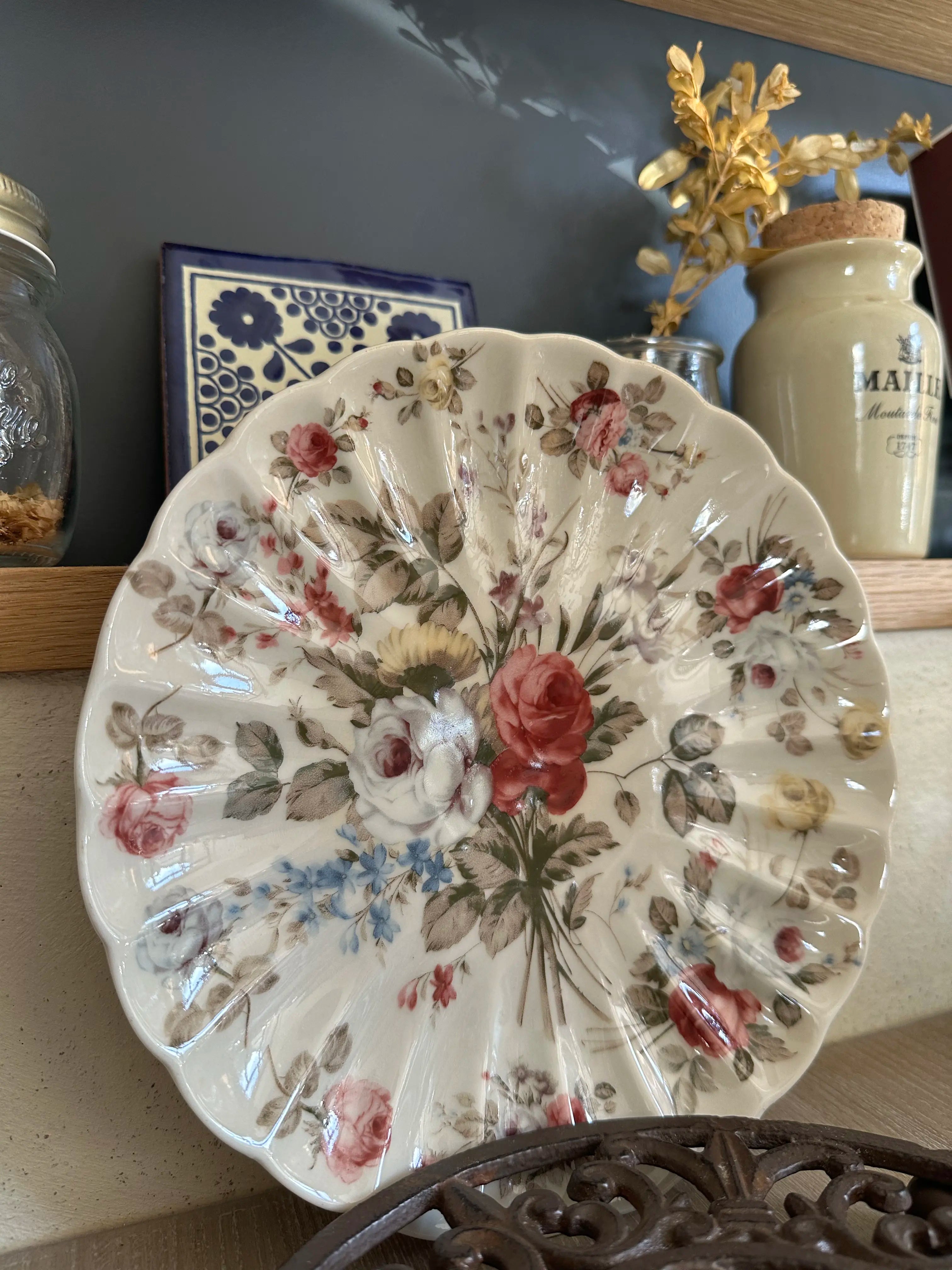 Assiette florale vintage en porcelaine Krömer