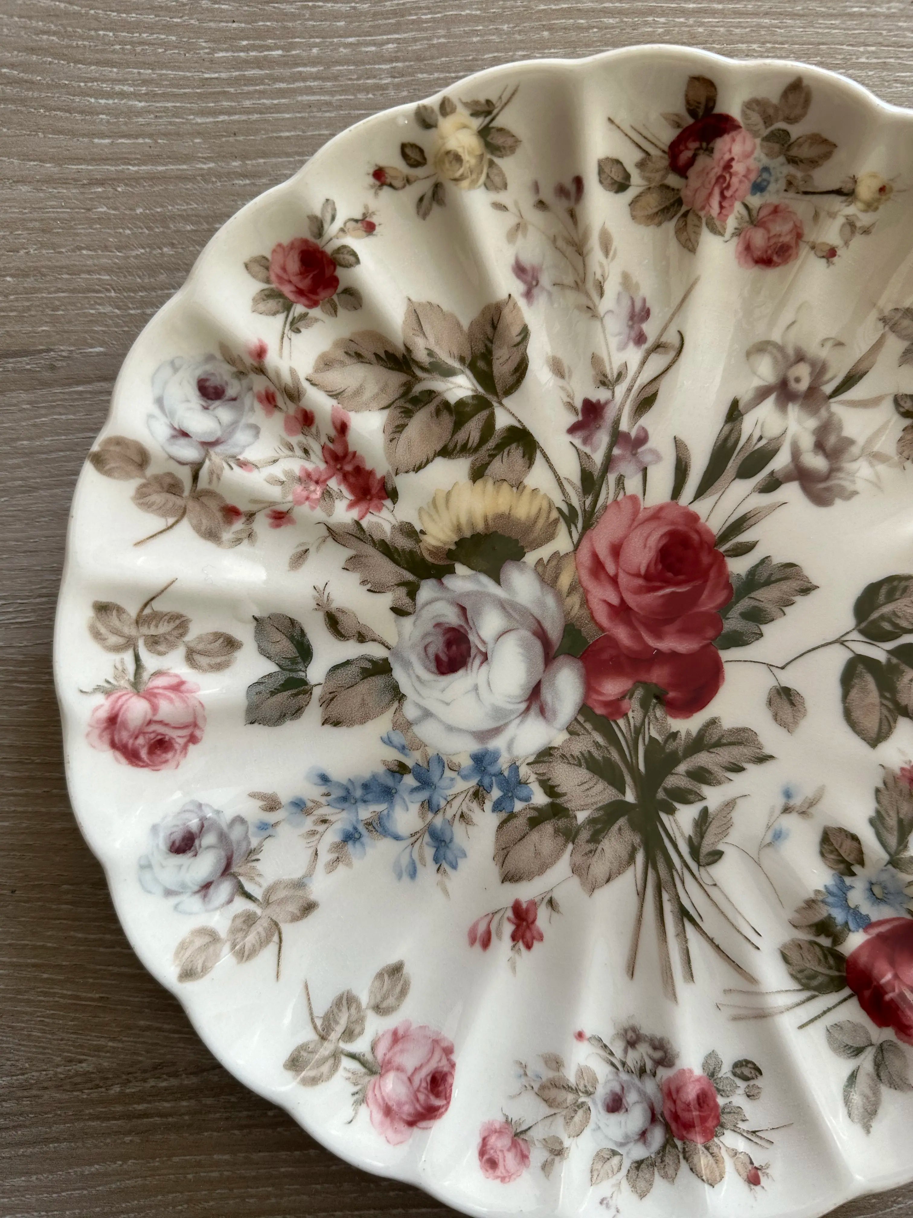 Assiette florale vintage en porcelaine Krömer