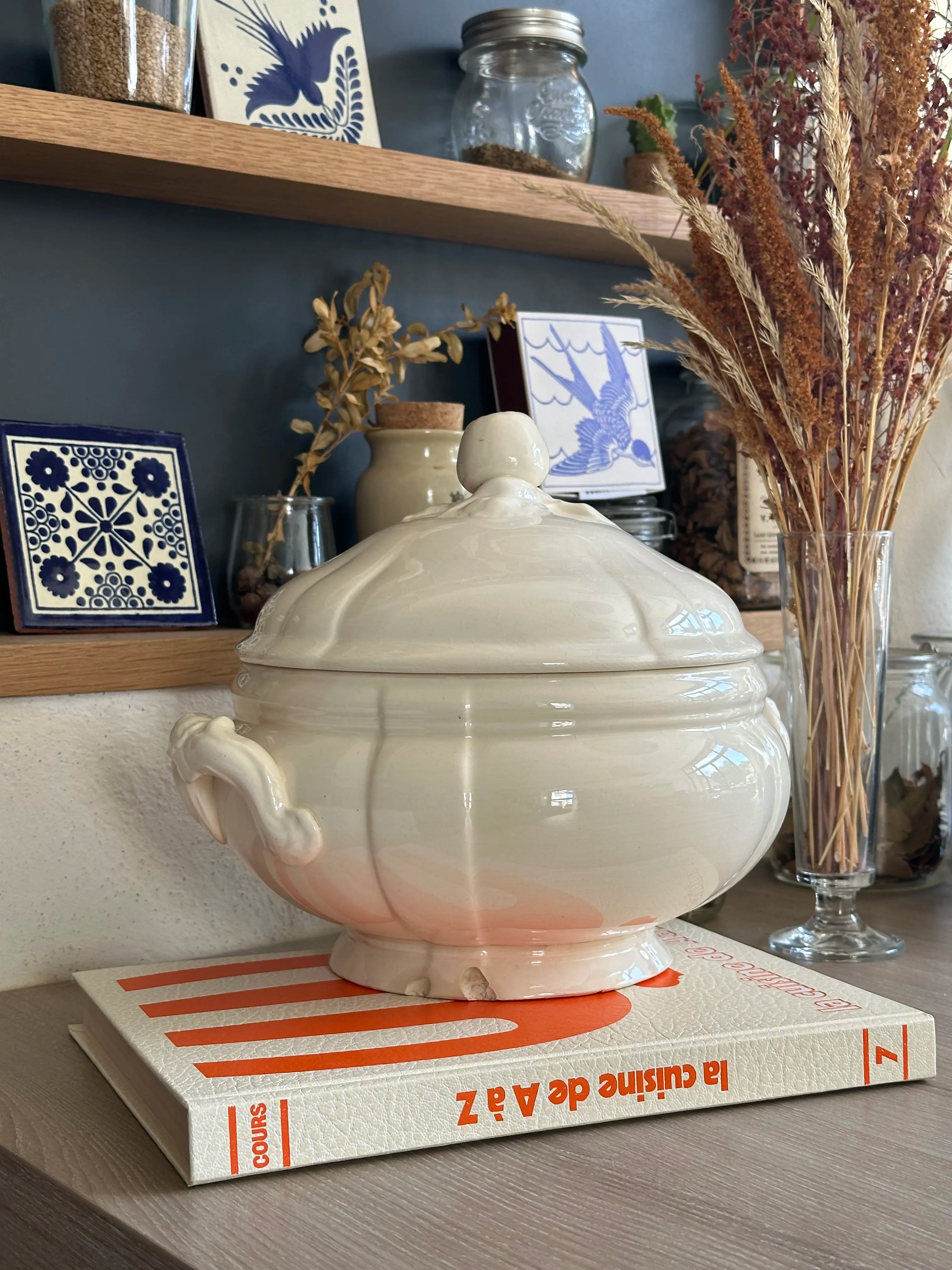Soupière vintage en faïence de Sarreguemines - Pièce authentique avec couvercle