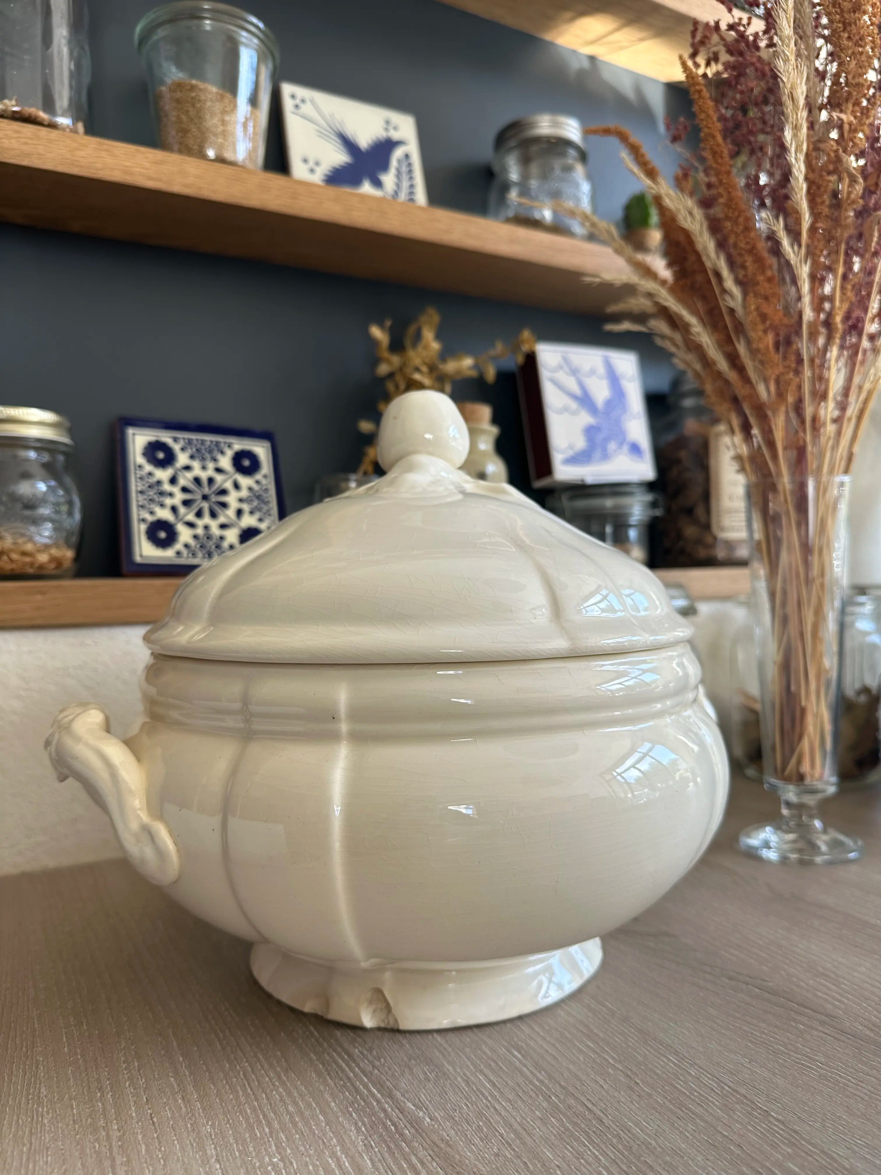 Soupière vintage en faïence de Sarreguemines - Pièce authentique avec couvercle