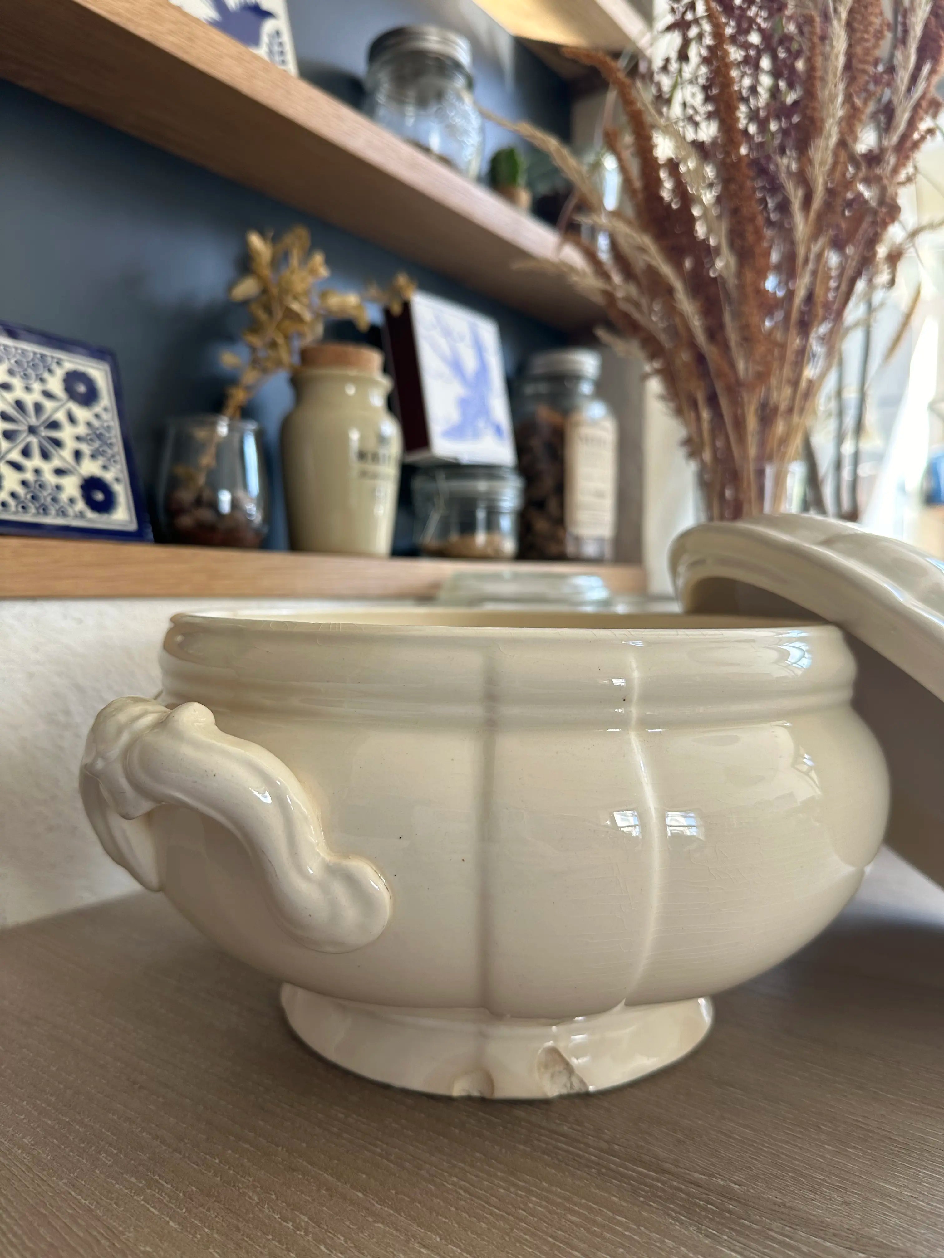 Soupière vintage en faïence de Sarreguemines - Pièce authentique avec couvercle