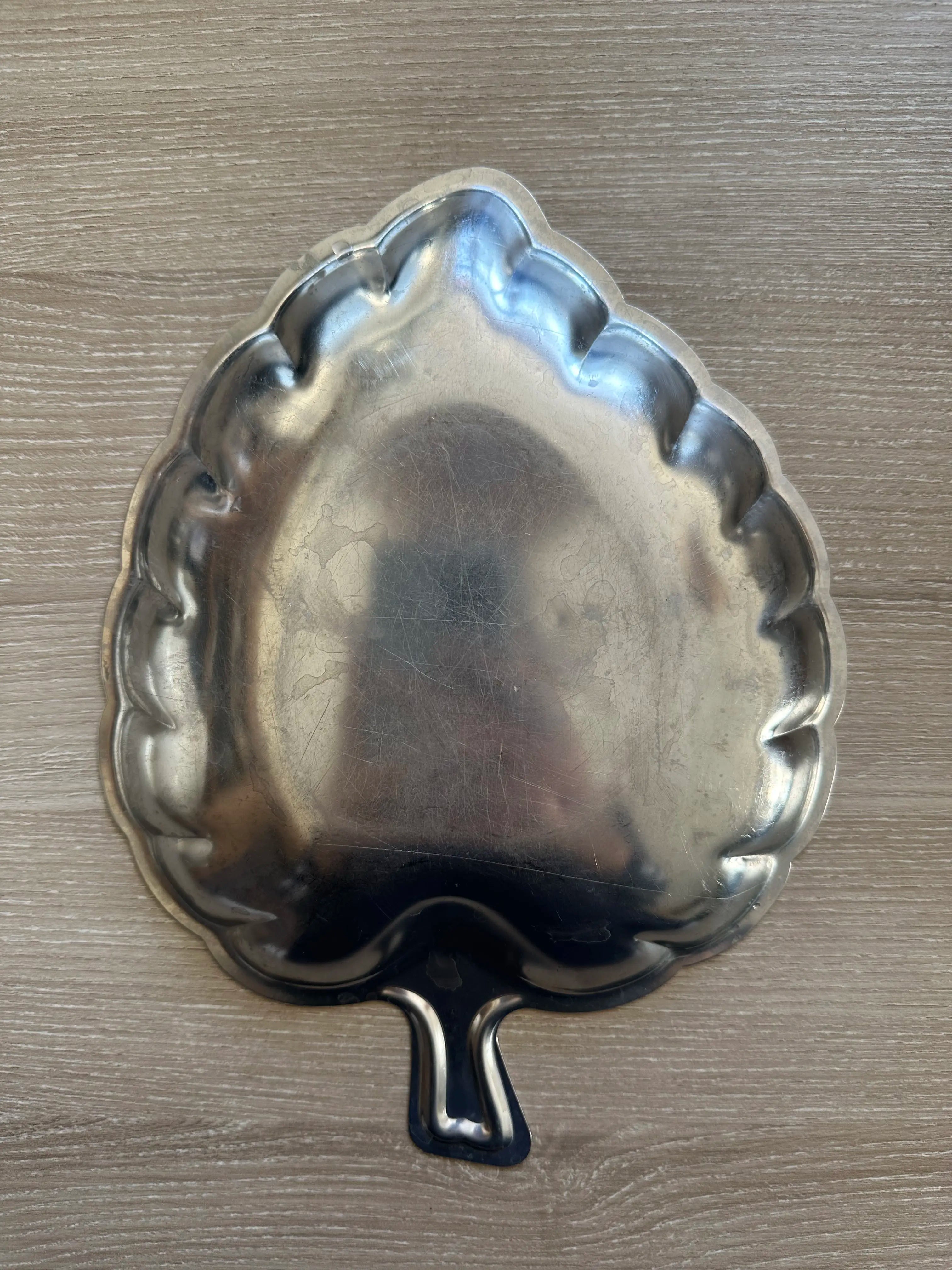 Plat en forme de feuille - Berger de France