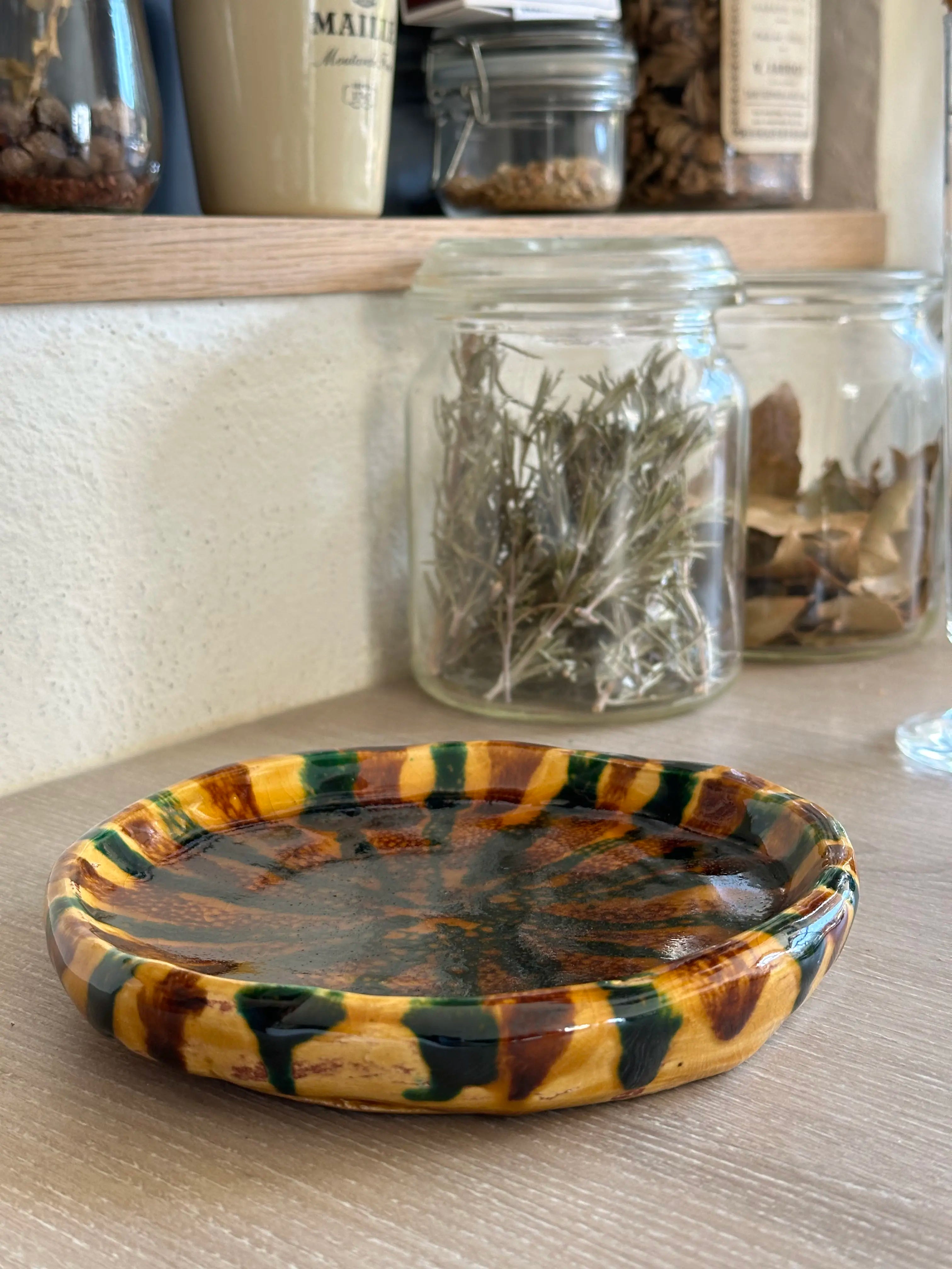 Assiette artisanale en faïence émaillée