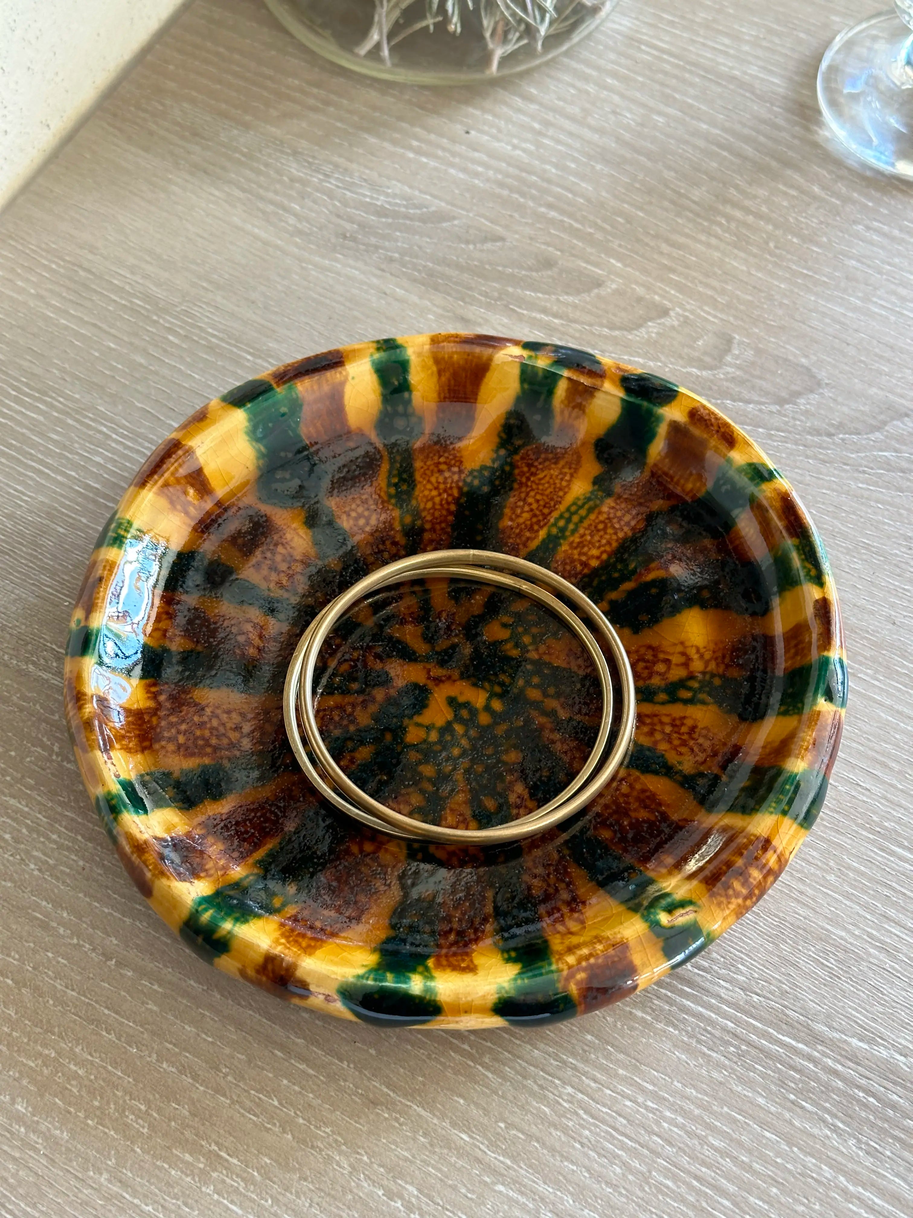 Assiette artisanale en faïence émaillée