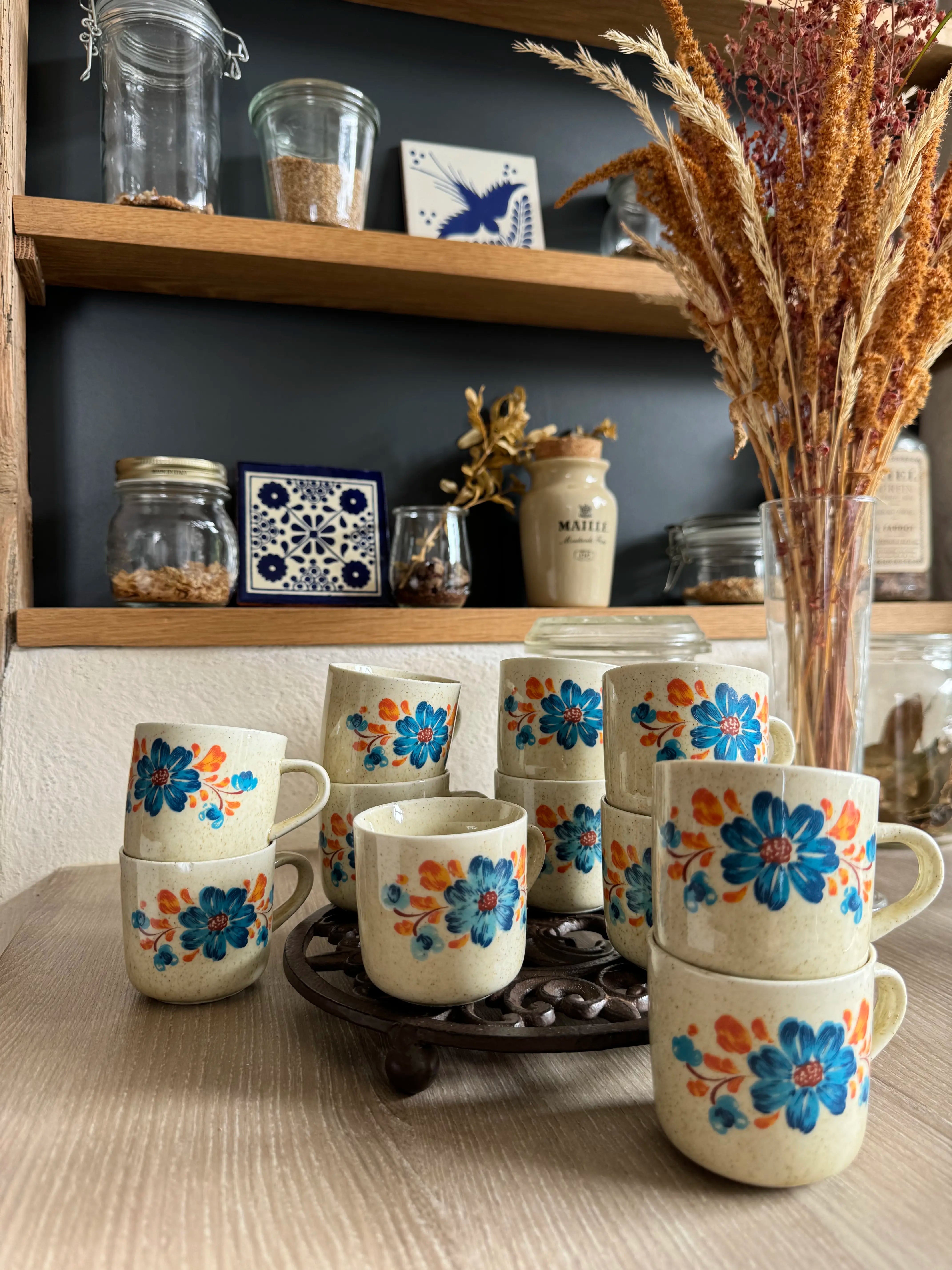 11 tasses vintage à fleurs