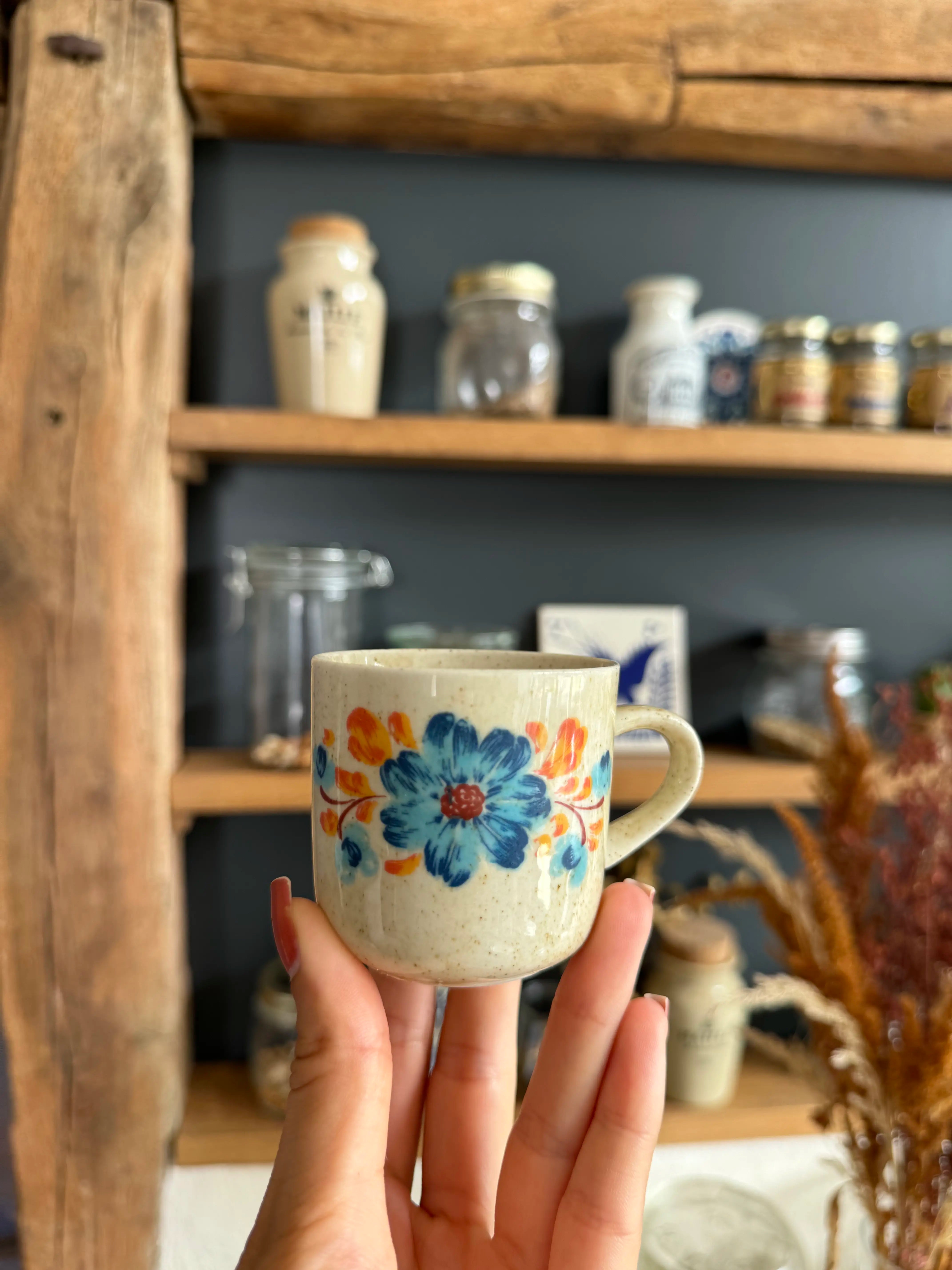 11 tasses vintage à fleurs