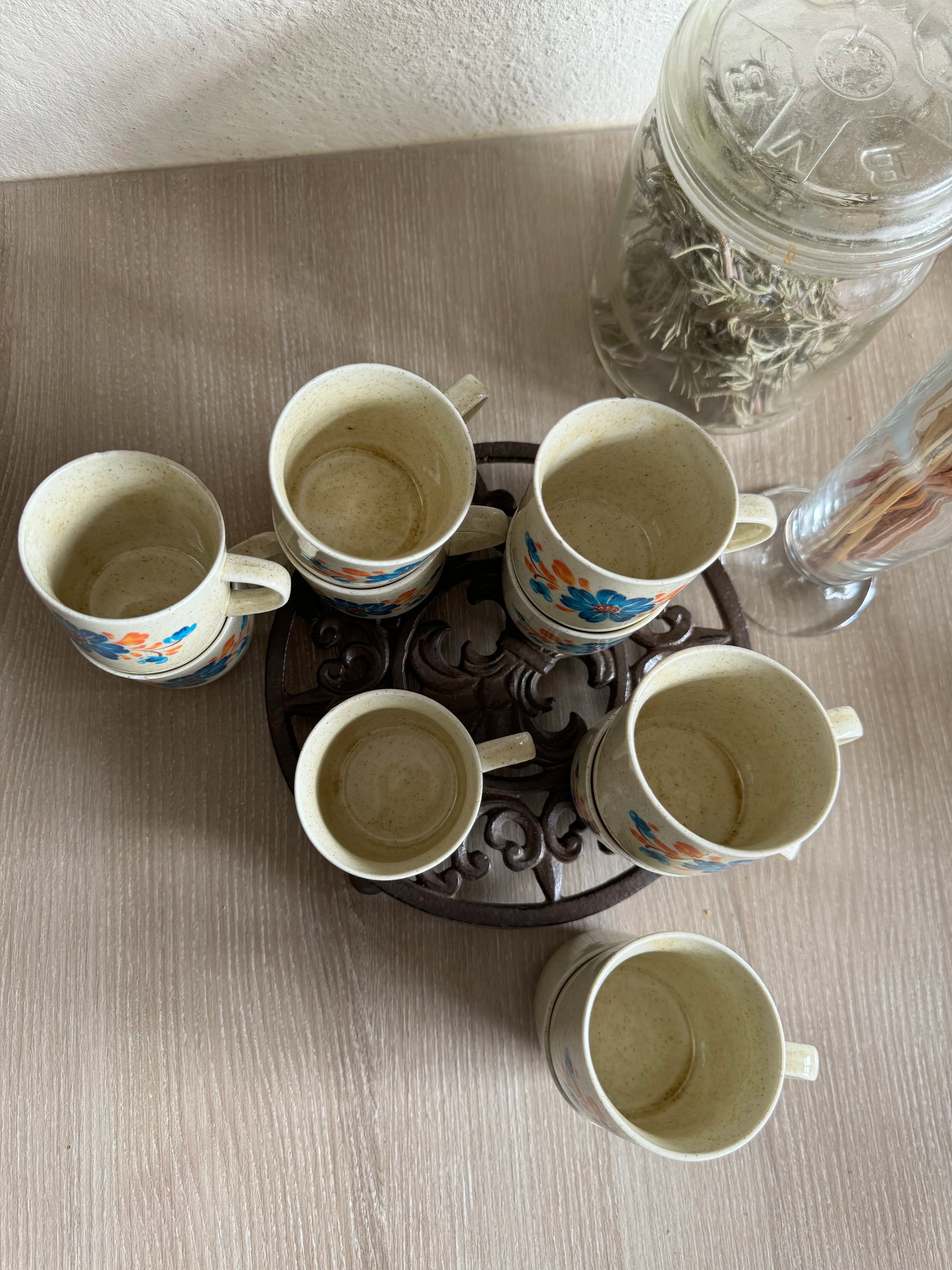 11 tasses vintage à fleurs