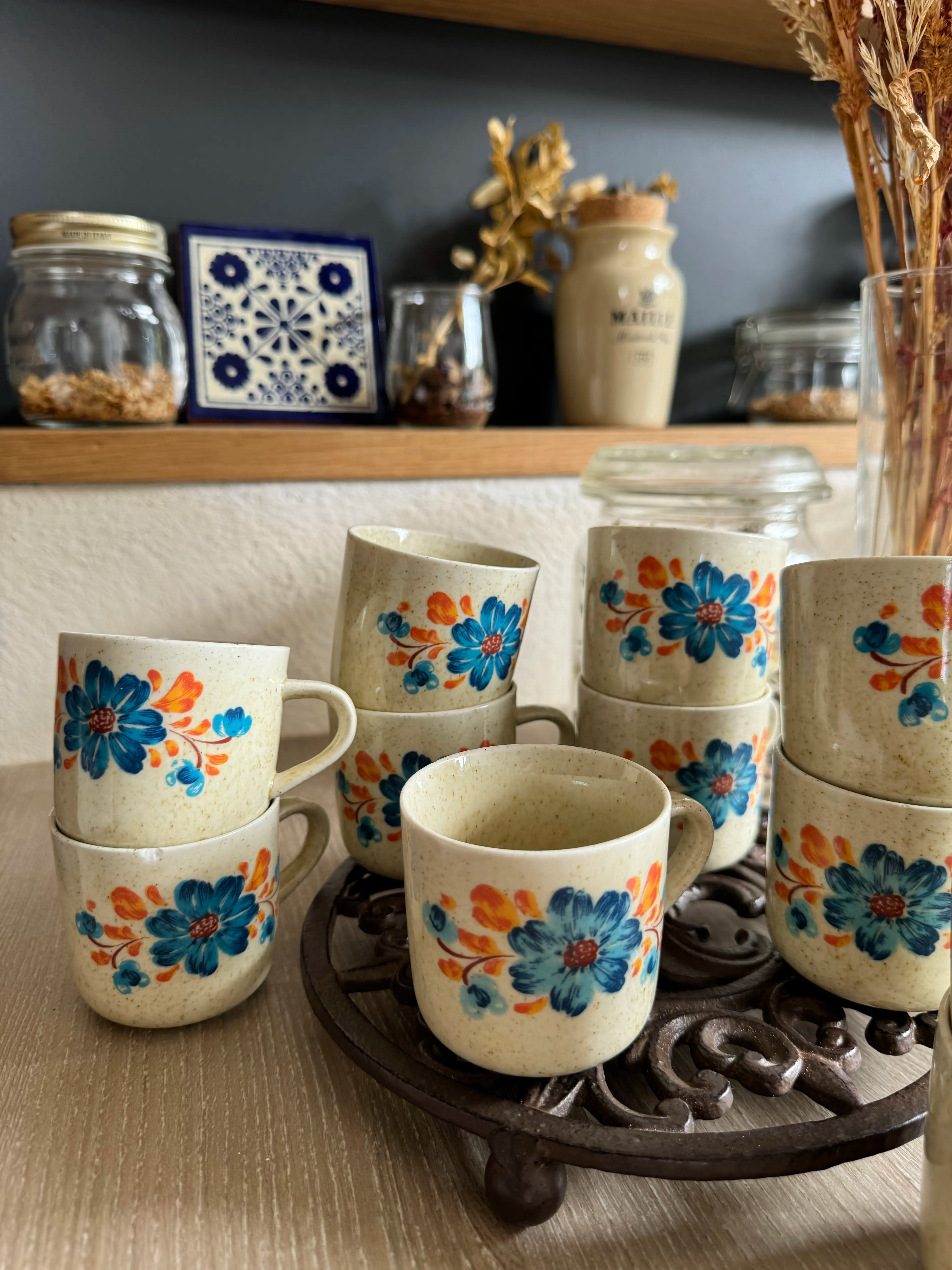 11 tasses vintage à fleurs