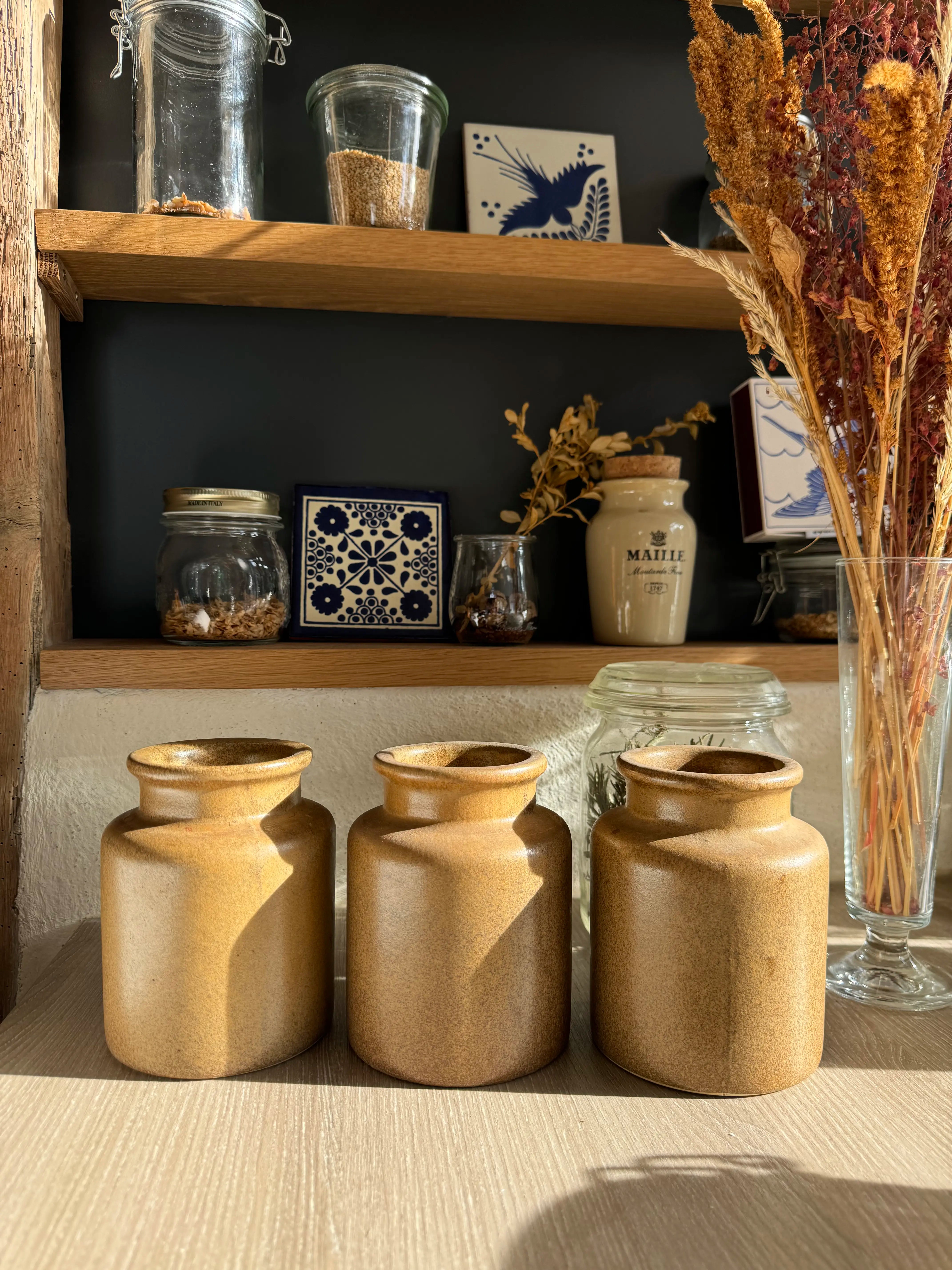 Anciens pots à moutarde en grès