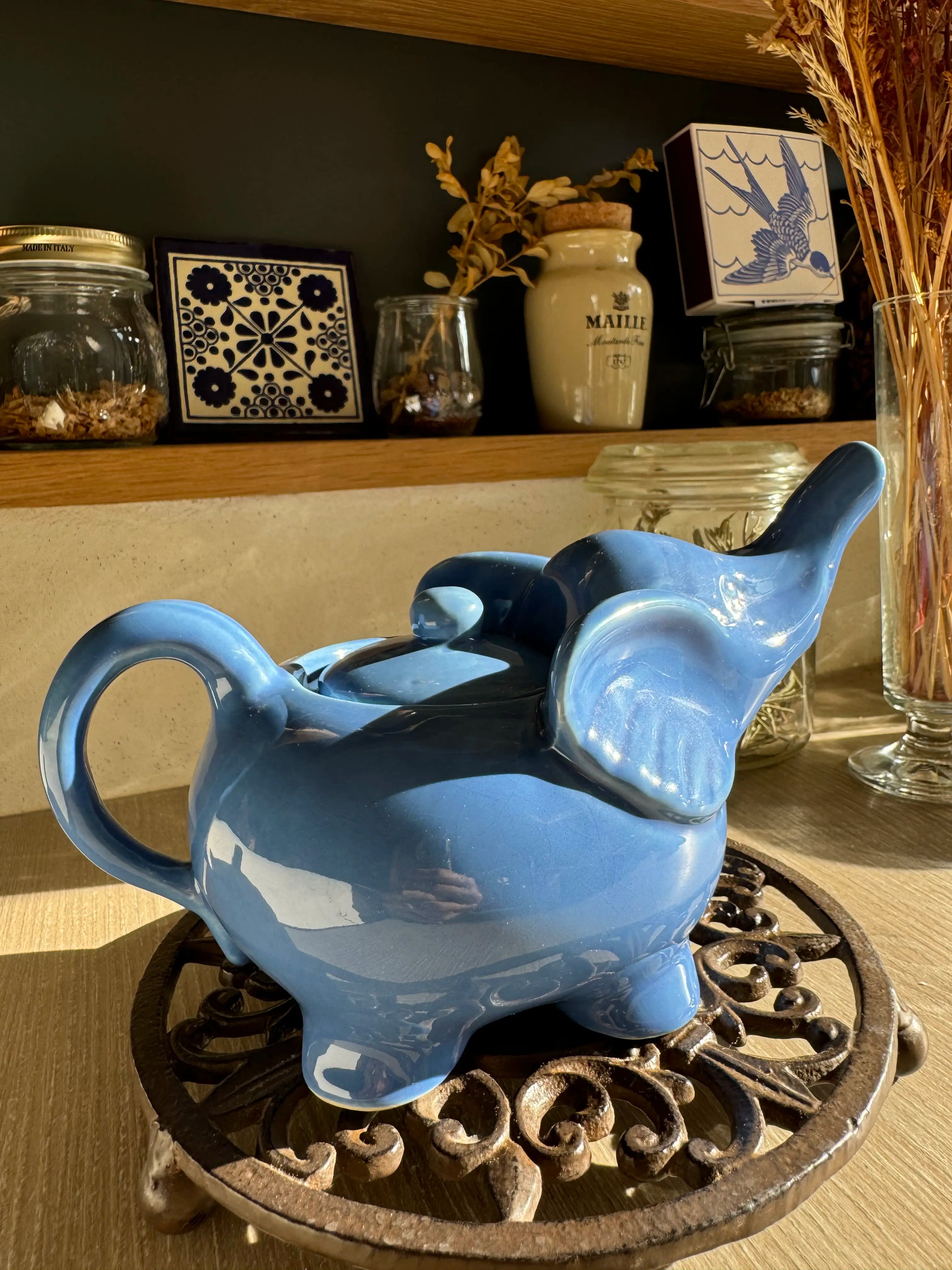 Théière vintage éléphant bleu