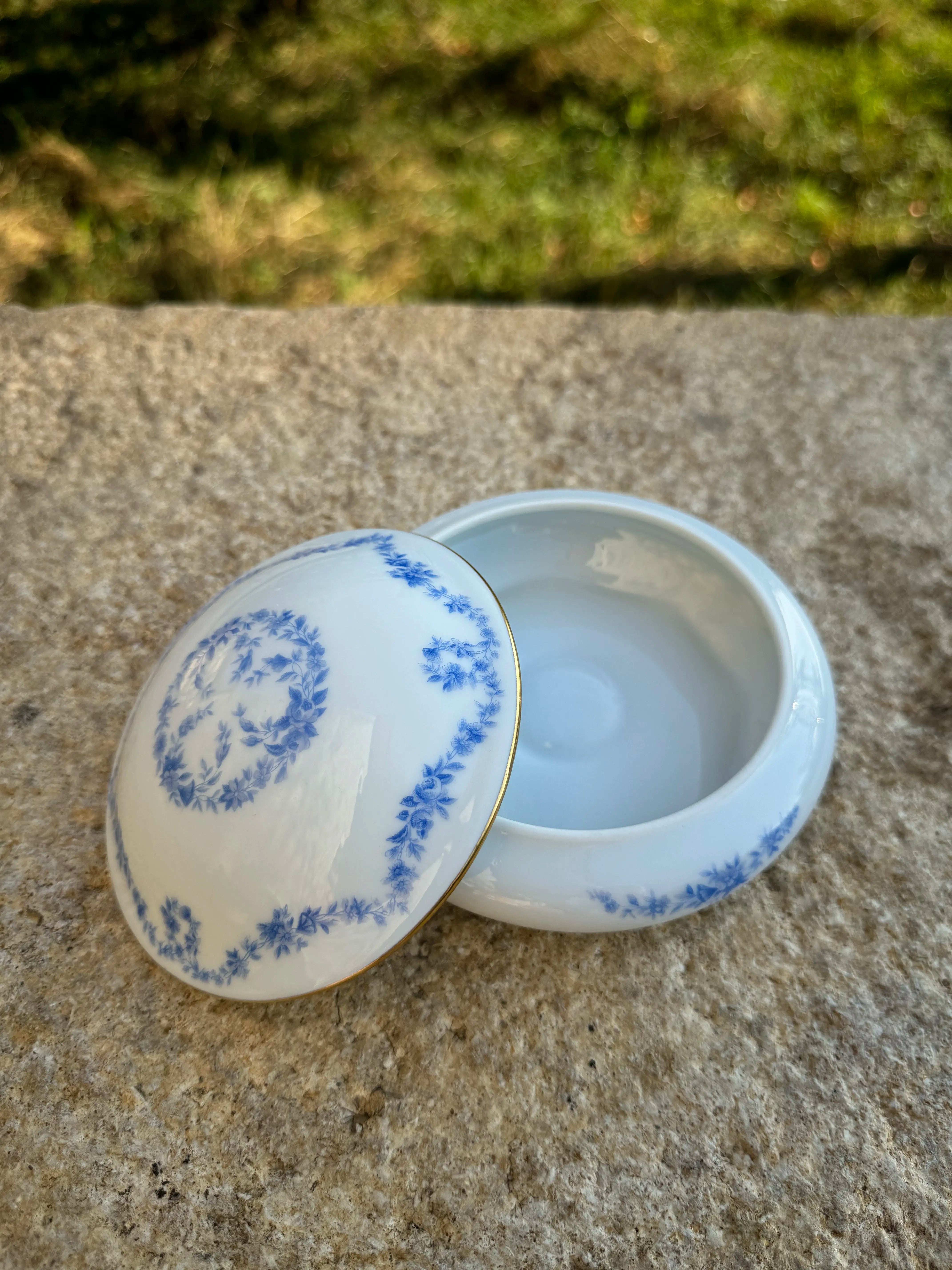 Boîte en porcelaine de Limoges