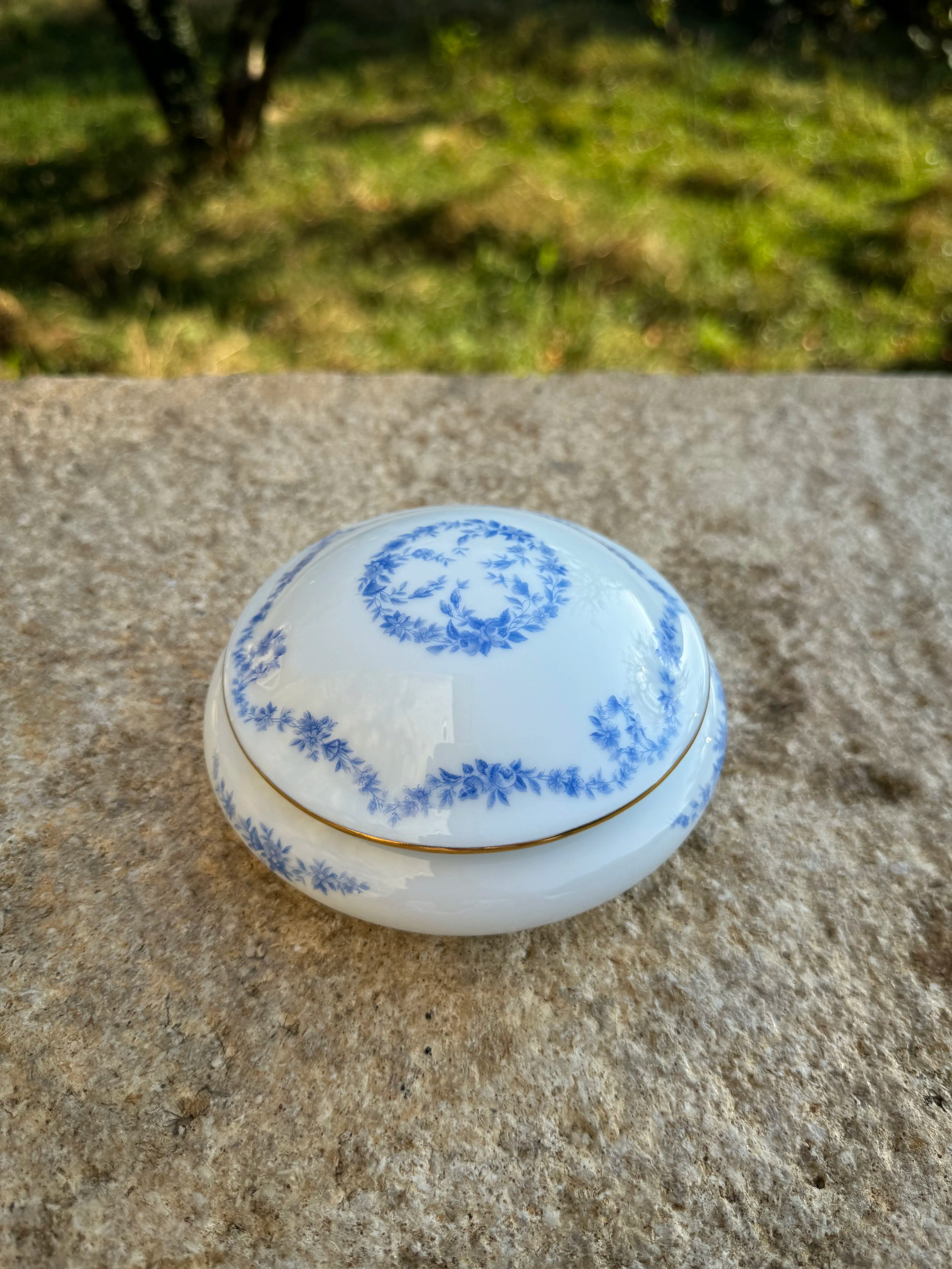 Boîte en porcelaine de Limoges