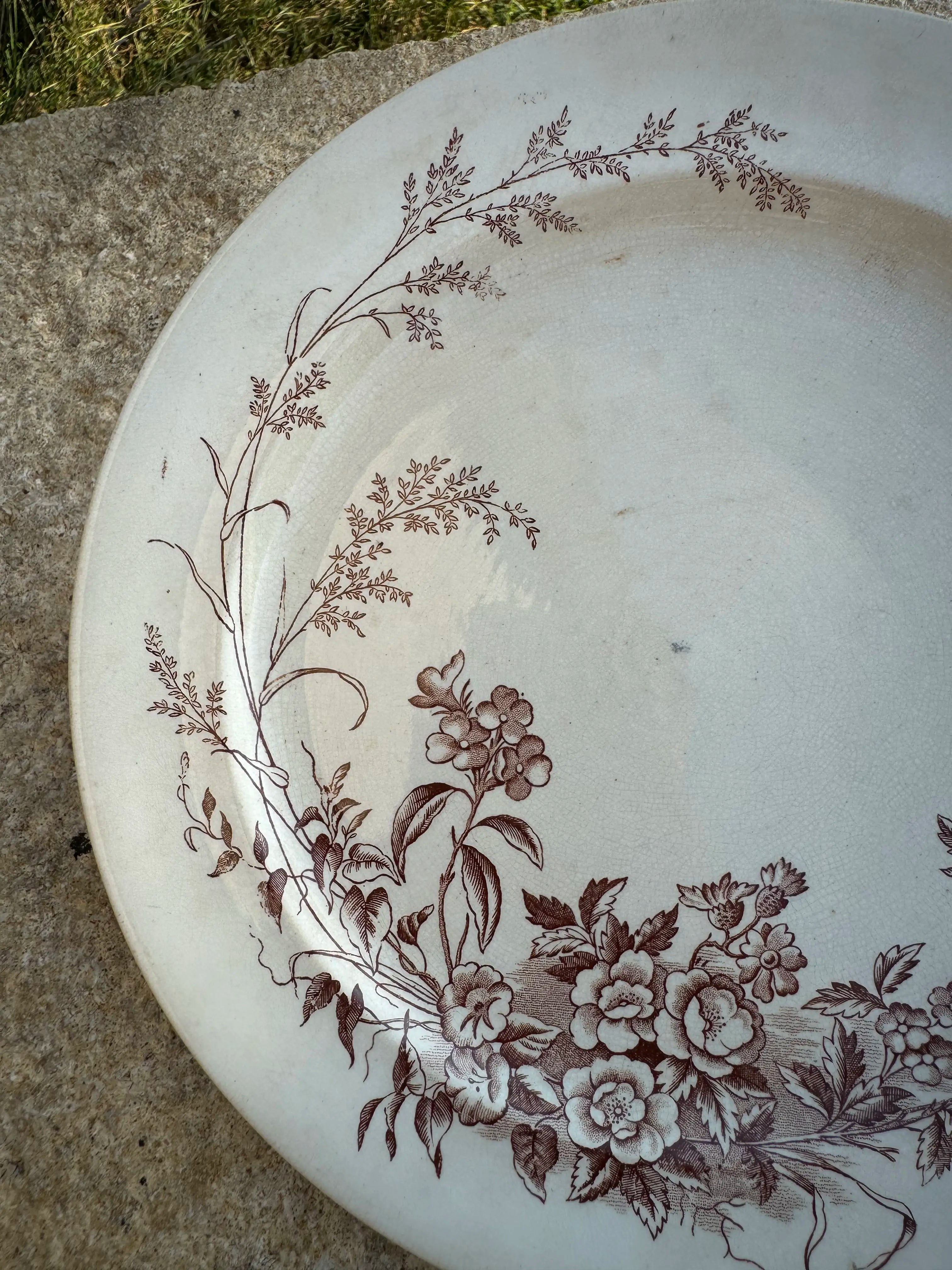 Assiette en faïence anglaise ancienne motif floral