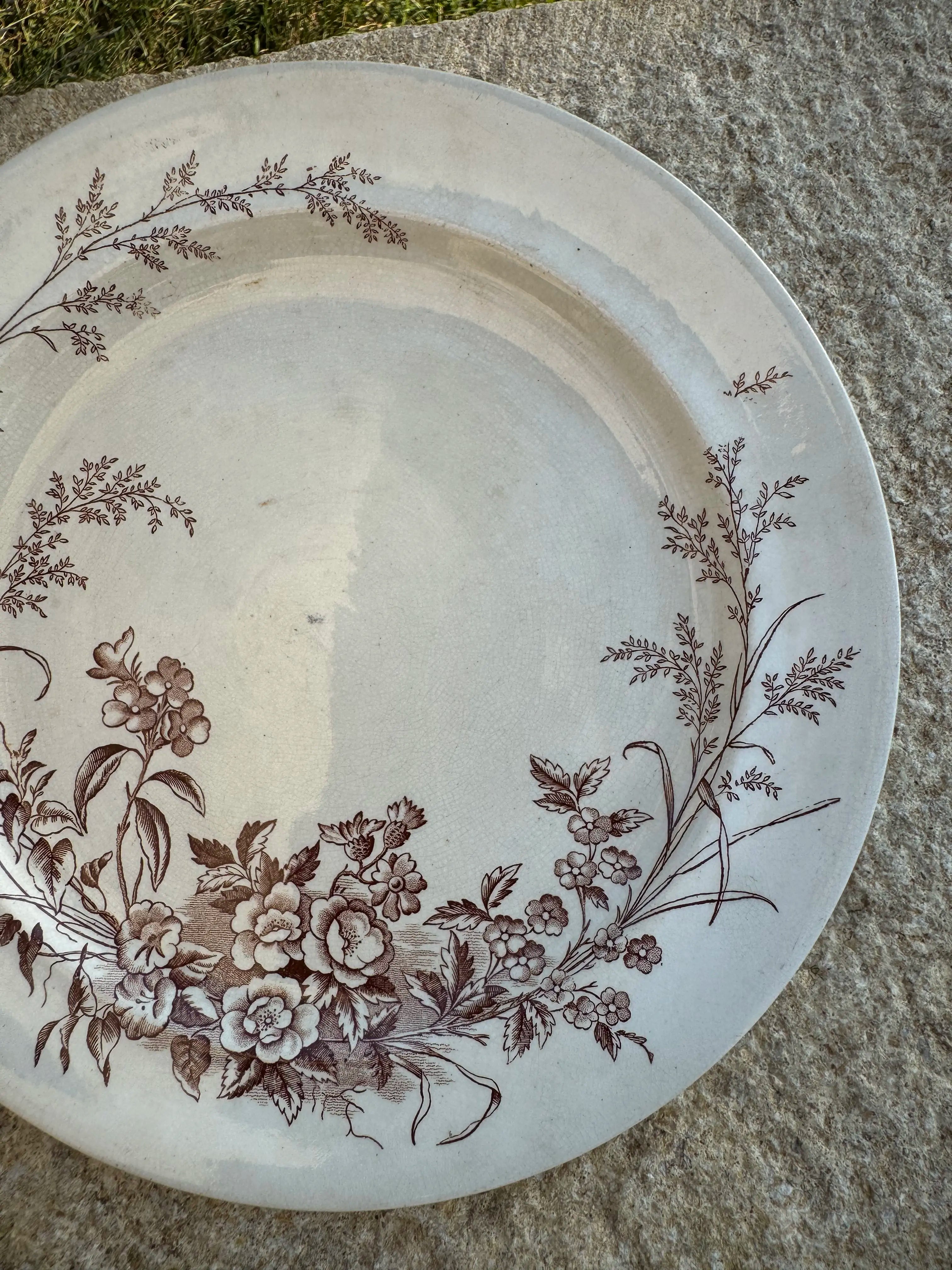 Assiette en faïence anglaise ancienne motif floral