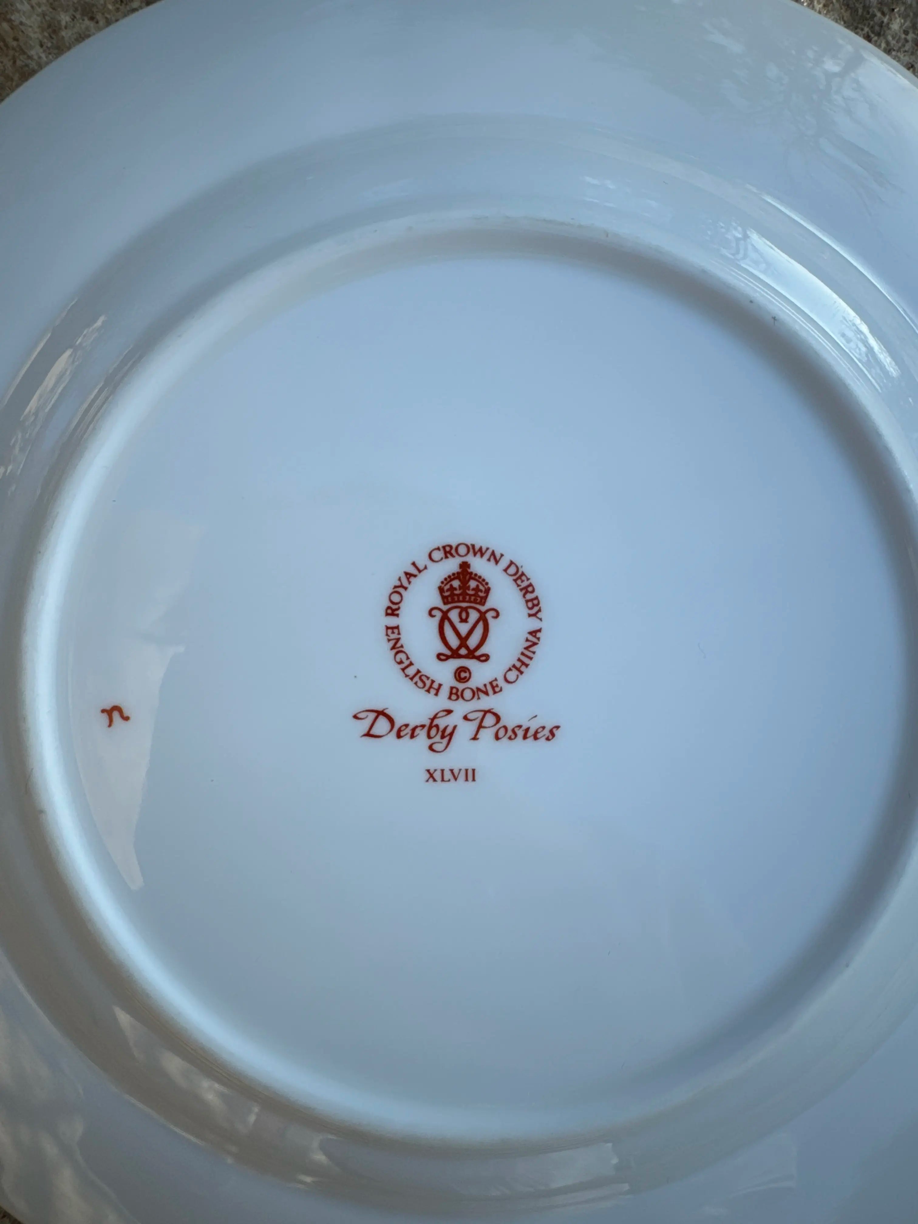 Assiette en porcelaine “Derby Posies” Royal Crown Derby