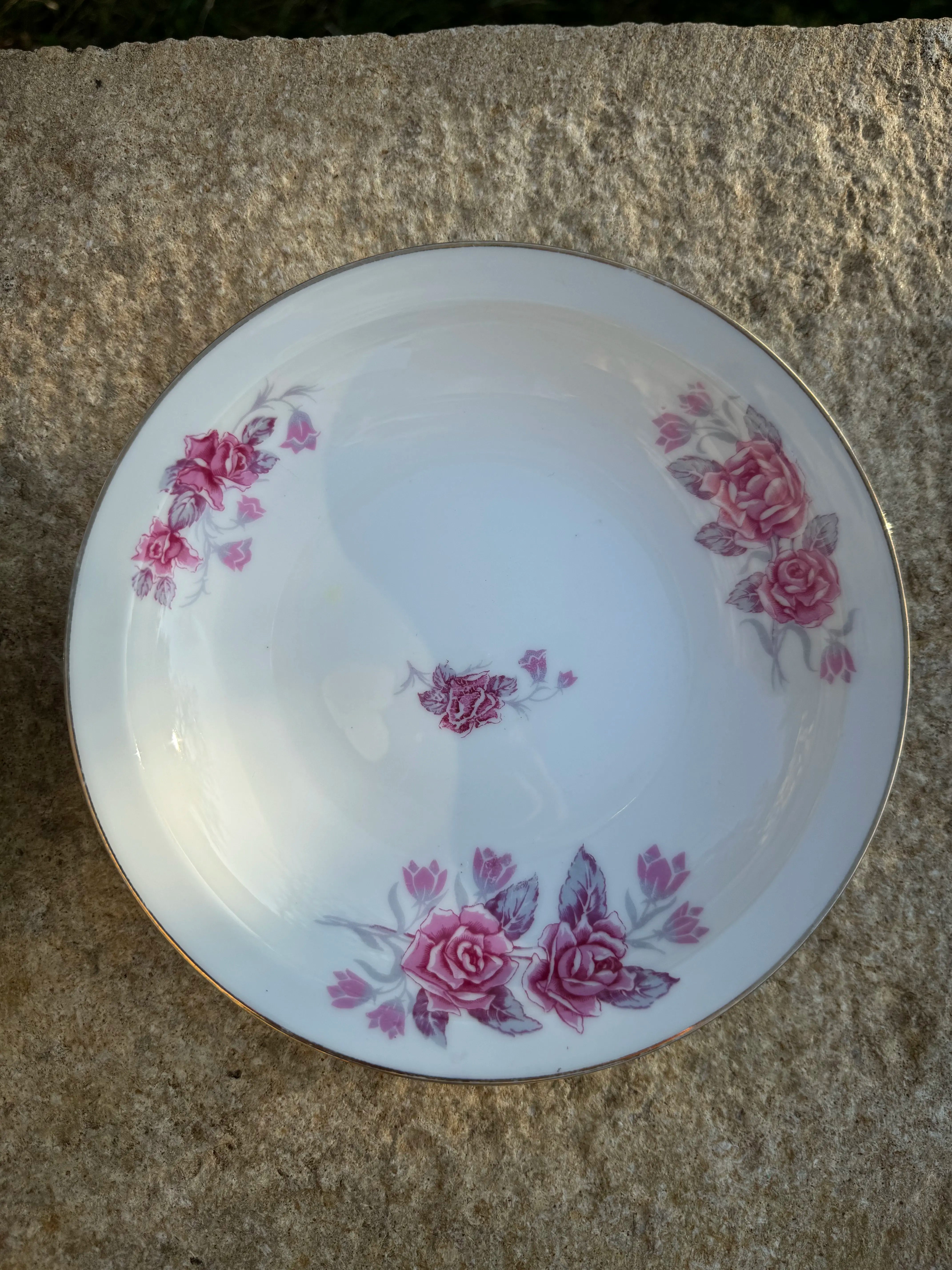 Assiettes en porcelaine fleurie