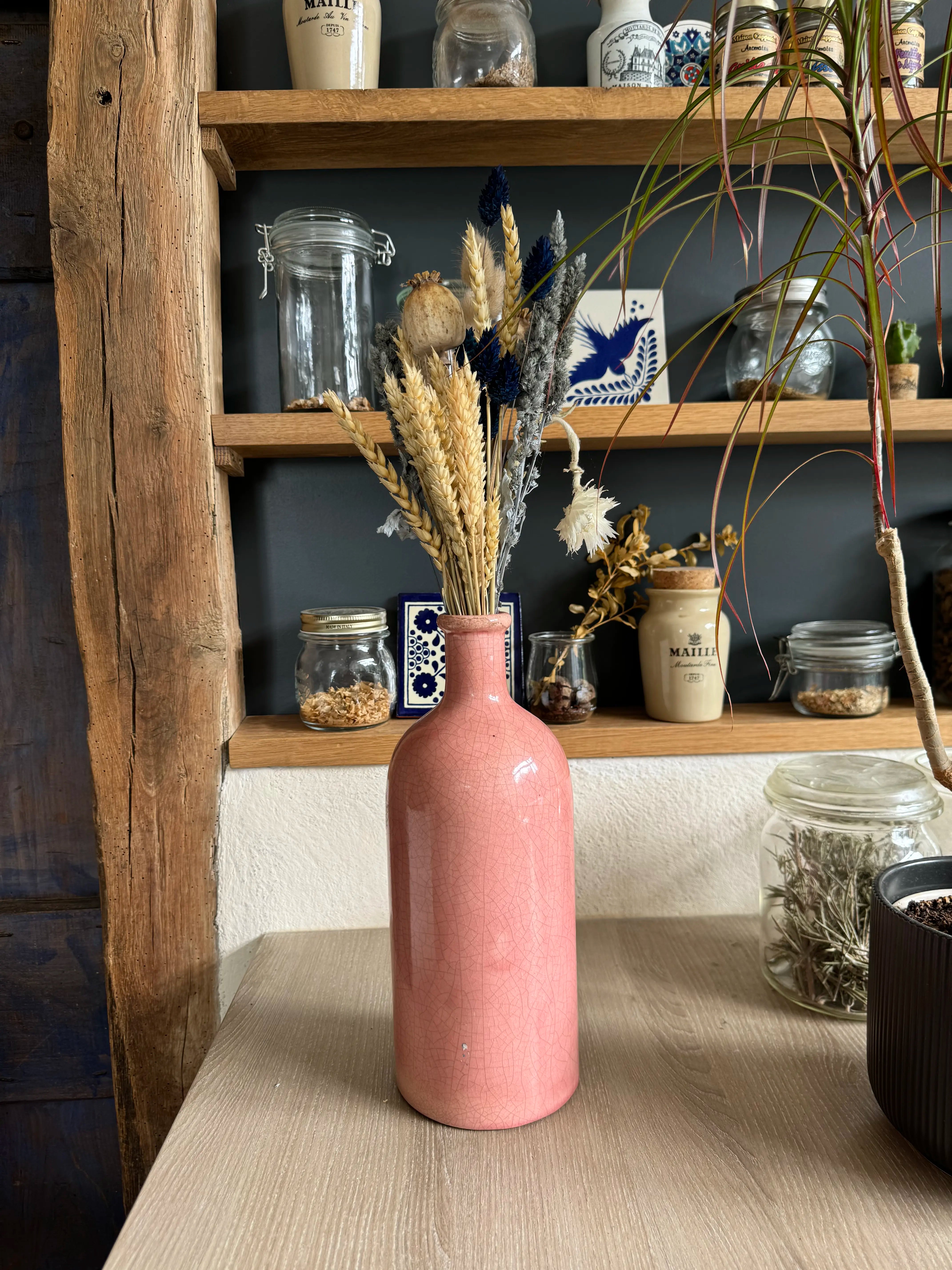 Vase en céramique rose de Charolles